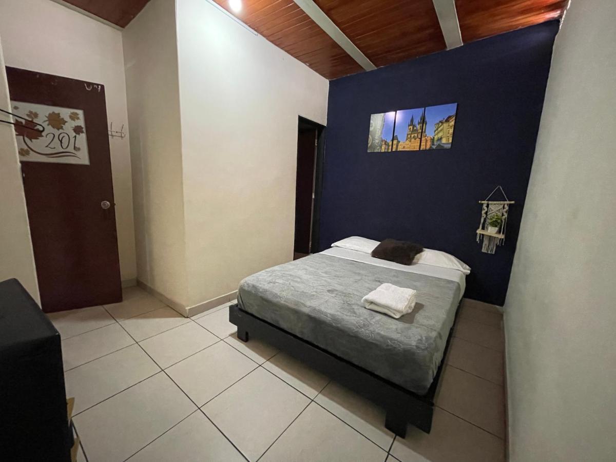 Otono Hostel Сан-Хиль Экстерьер фото