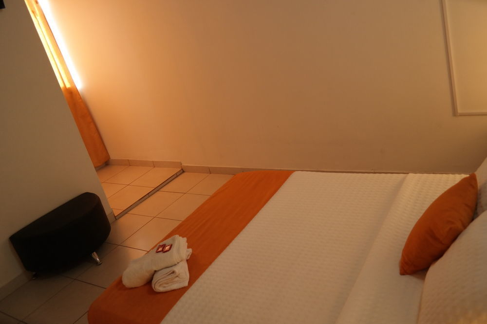 Otono Hostel Сан-Хиль Экстерьер фото